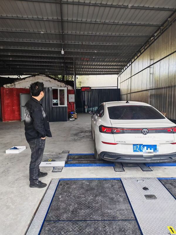 মেরামতের কারখানার জন্য কার্টেসি ট্রাক টেস্ট লেন অটোমোবাইল রোলার ব্রেক টেস্টার অক্ষের সাথে শক্তি লোড ডুয়াল প্লেট পার্শ্ব স্লিপ টেস্টার 10T ক্ষমতা